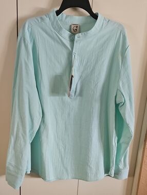 Men’s Light Green Long-Sleeve Henley Shirt